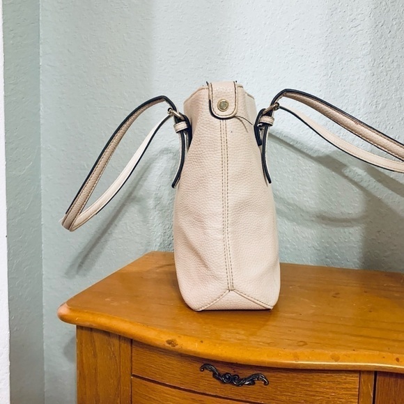 And Klein white bag - Picture 3 of 9